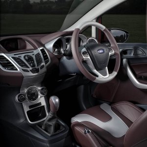 Ford_Fiesta_Titanium_Int.jpg
